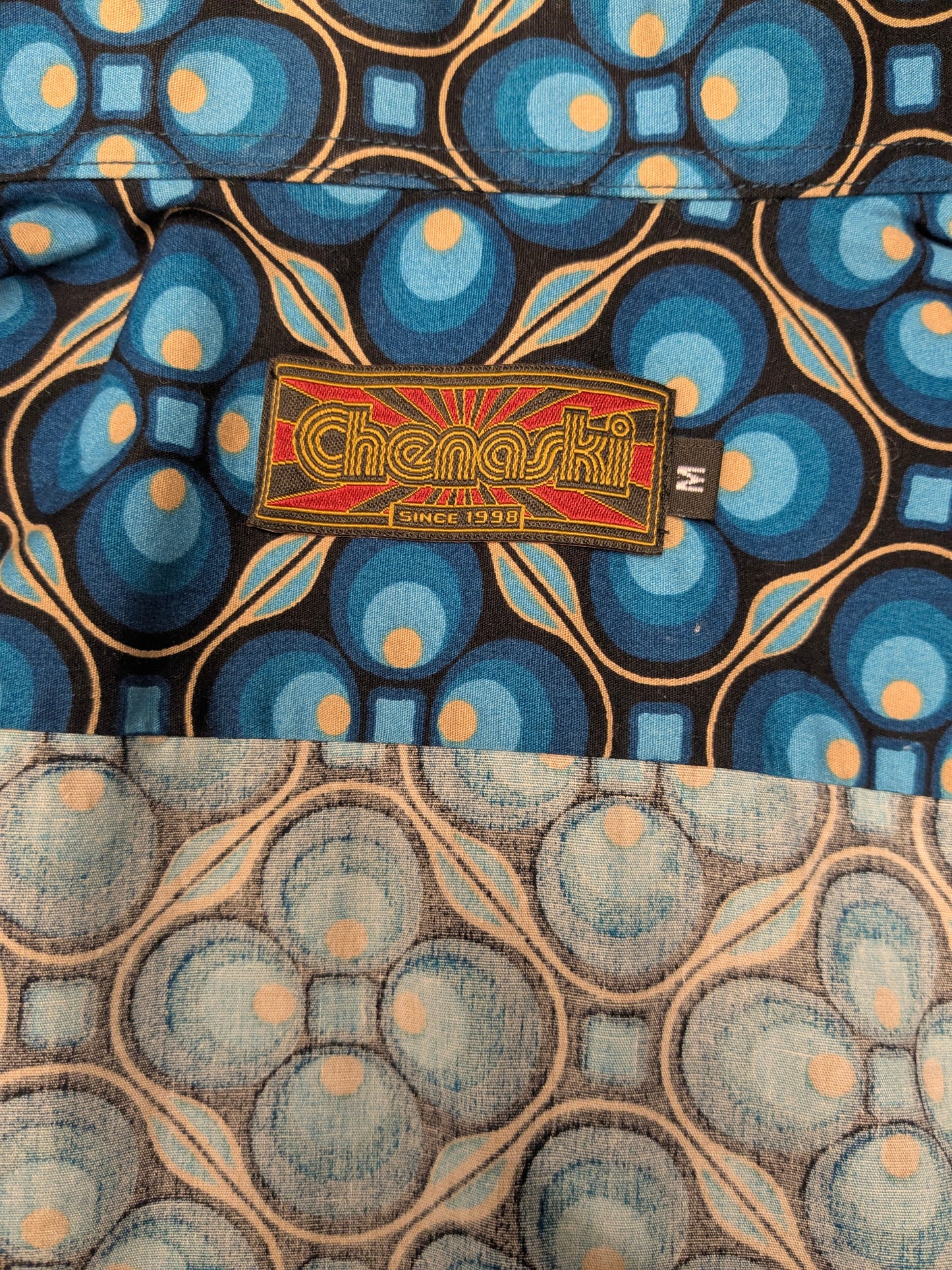 Chenaski overhemd. Blauw Beige Zwarte print. Maat M.