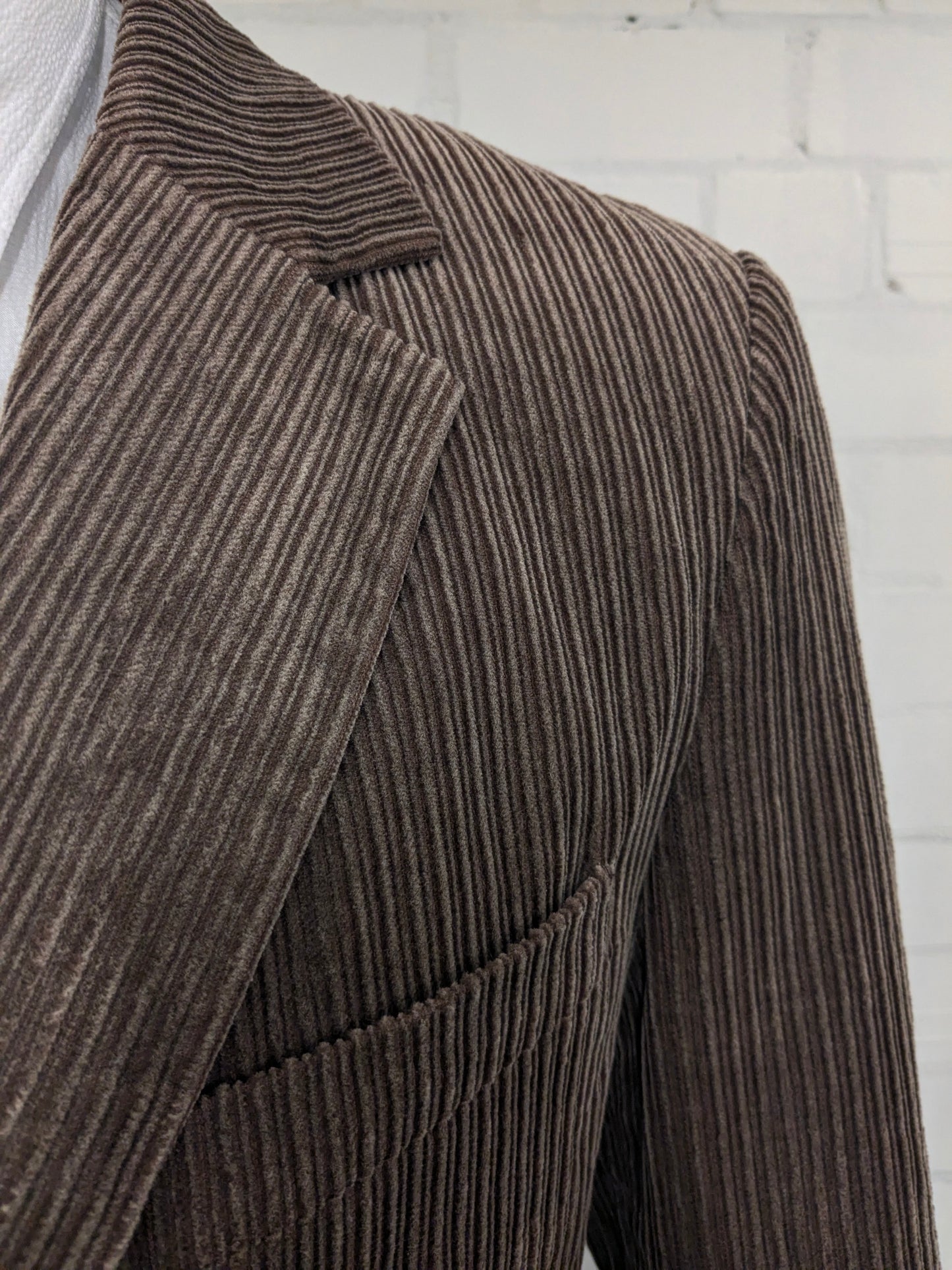 No Excess ribcolbert. Dikkere rib. Bruin gekleurd. Maat L.