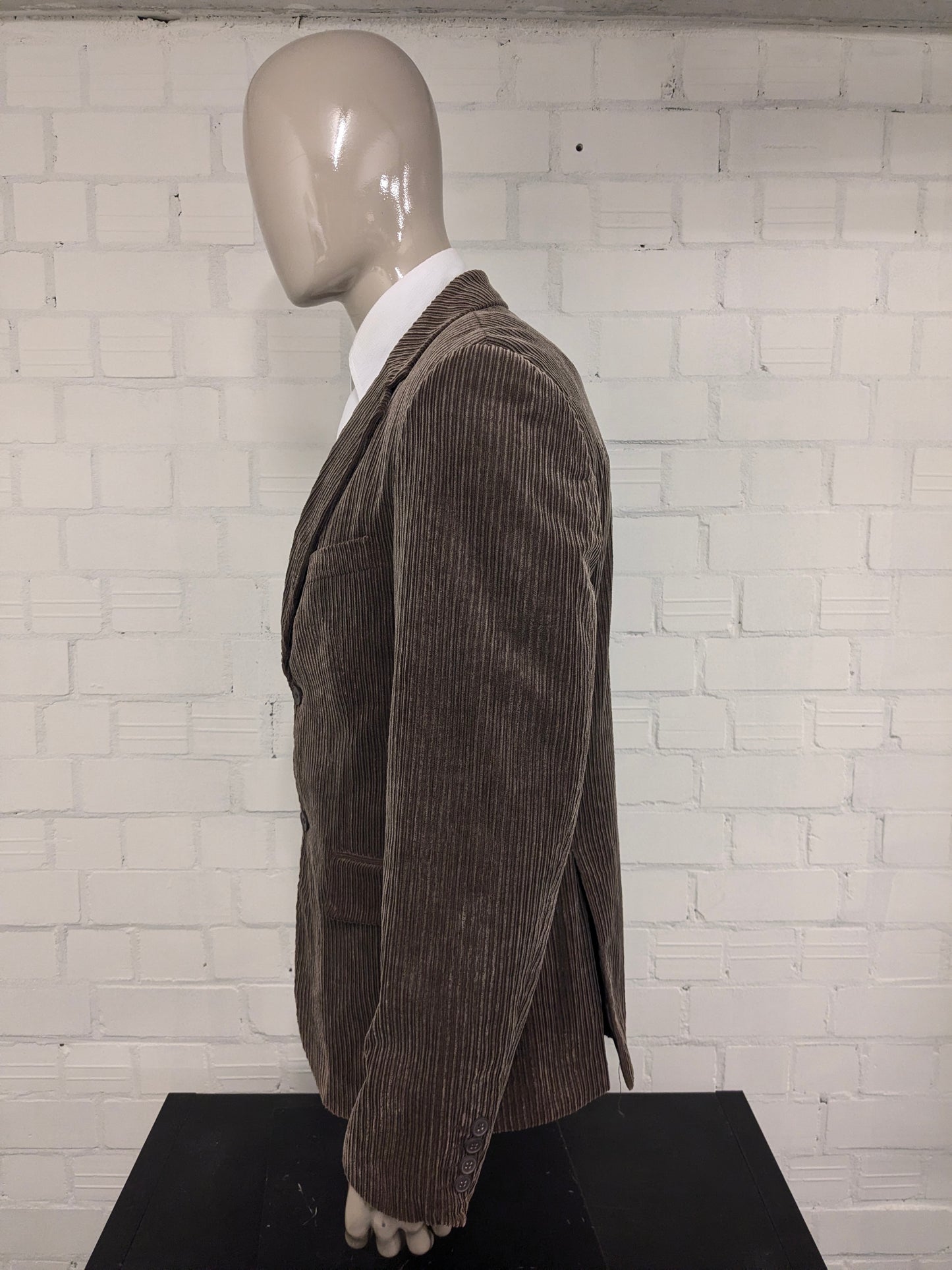 No Excess ribcolbert. Dikkere rib. Bruin gekleurd. Maat L.