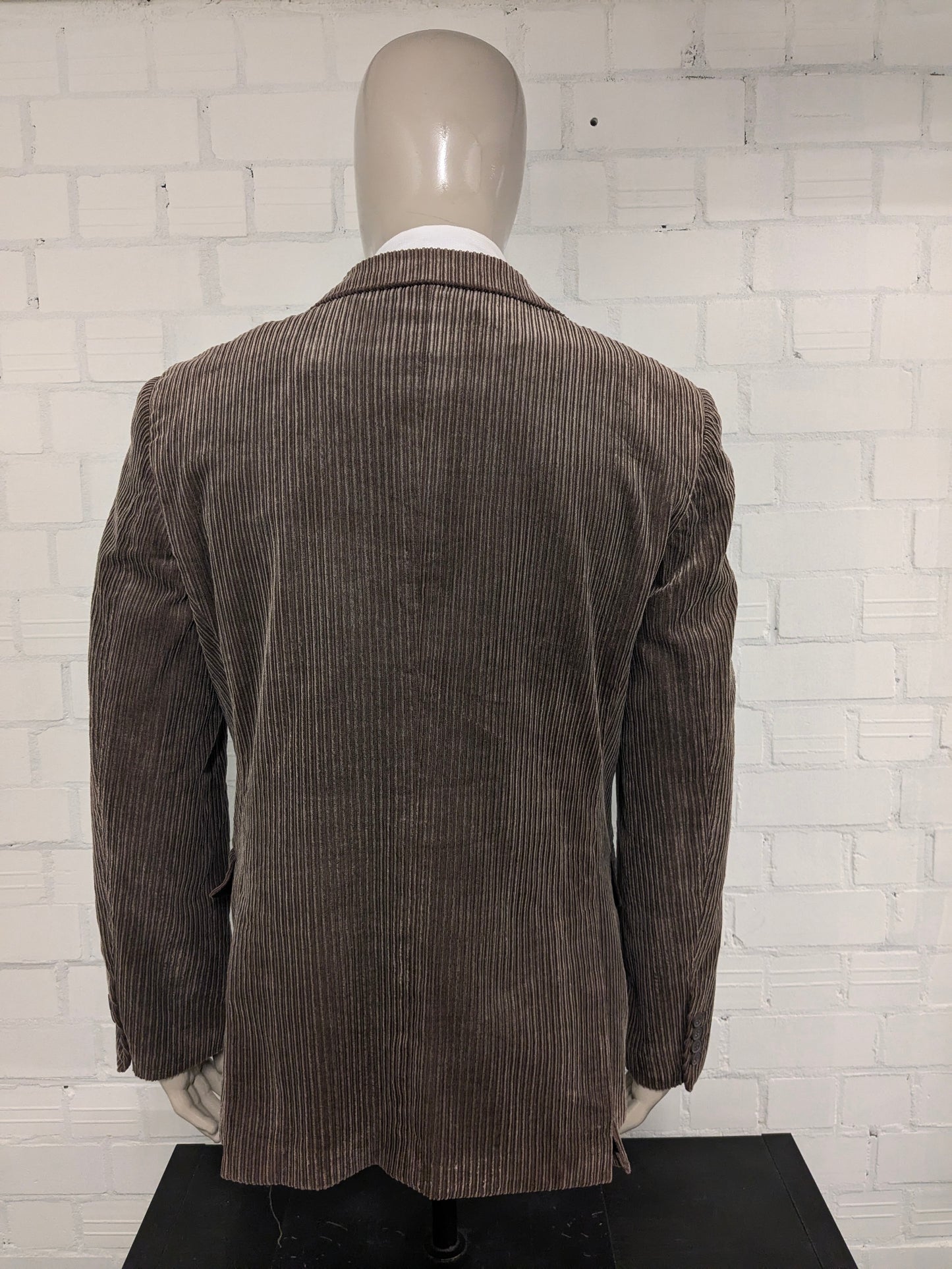 No Excess ribcolbert. Dikkere rib. Bruin gekleurd. Maat L.