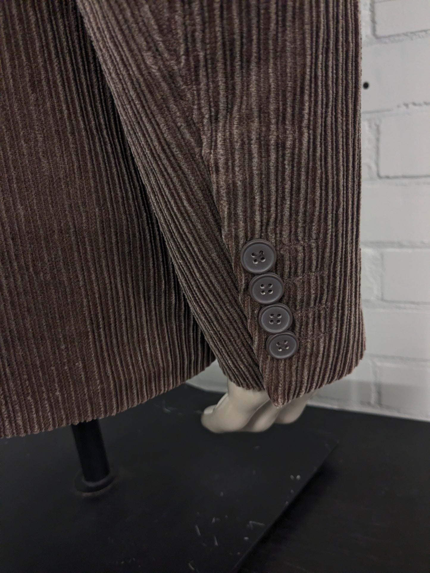 No Excess ribcolbert. Dikkere rib. Bruin gekleurd. Maat L.