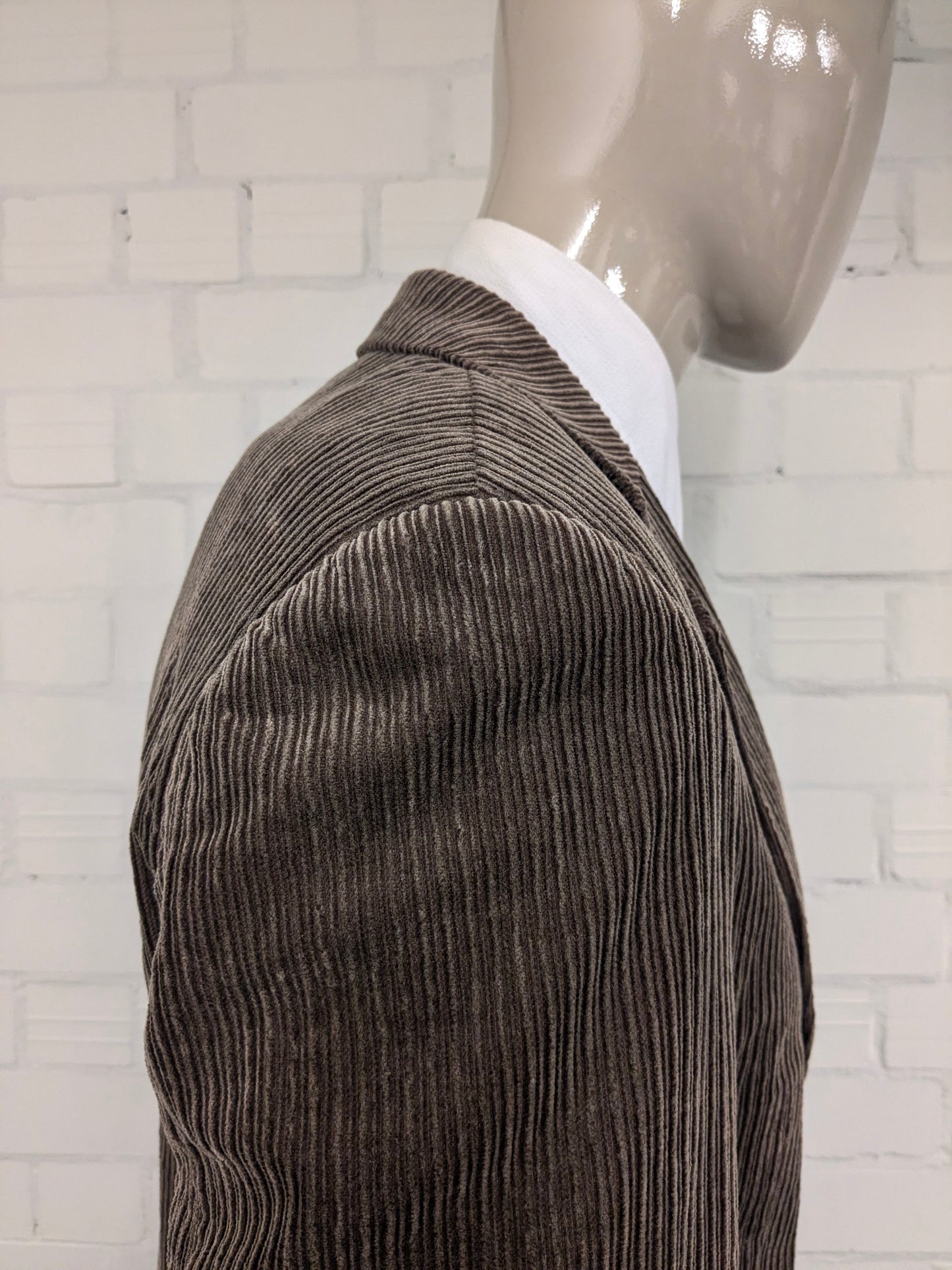 No Excess ribcolbert. Dikkere rib. Bruin gekleurd. Maat L.