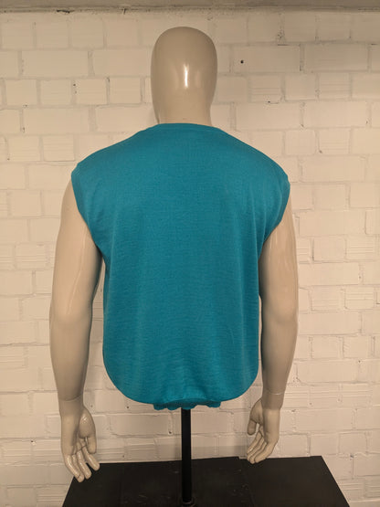 Vintage Sergio Tacchini Wollen spencer met V-Hals. Groen gekleurd. Maat L.