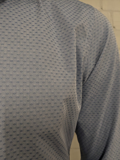Van Gils overhemd. Licht Blauw Licht Glanzend bolletjes motief. Maat 41 / L. skin cut.