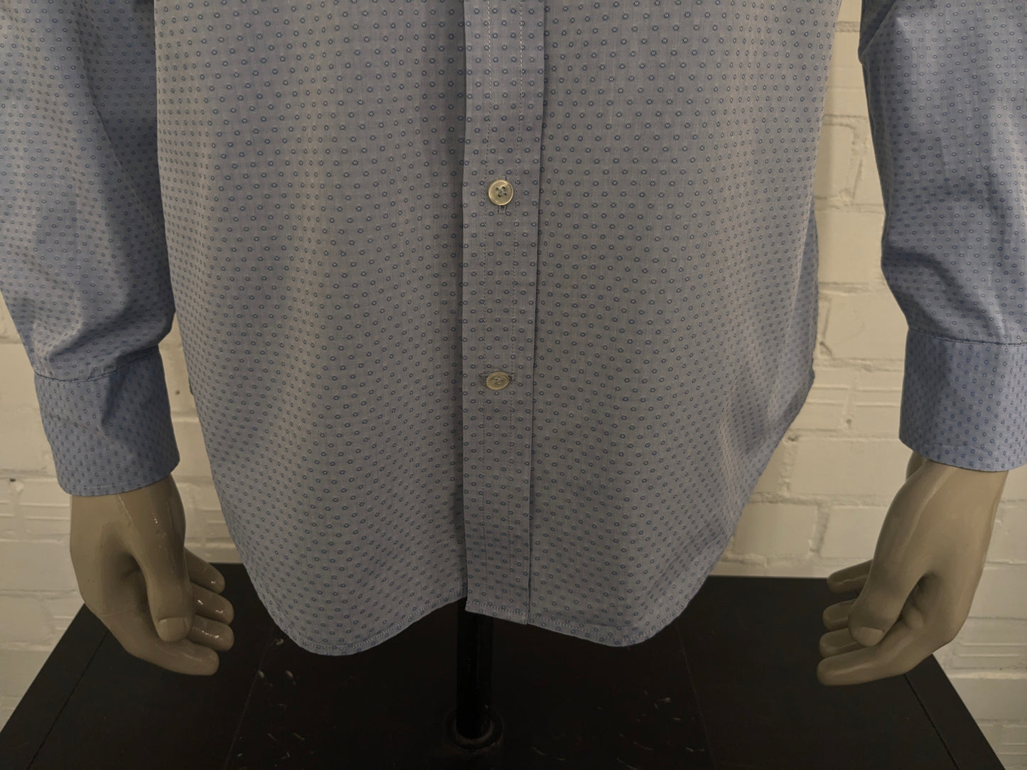 Van Gils overhemd. Licht Blauw Licht Glanzend bolletjes motief. Maat 41 / L. skin cut.