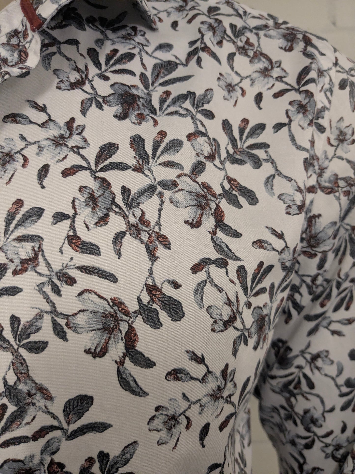 Giolucci overhemd. Grijs Bruin Witte Bloemen print. Maat XL. Slim Fit.