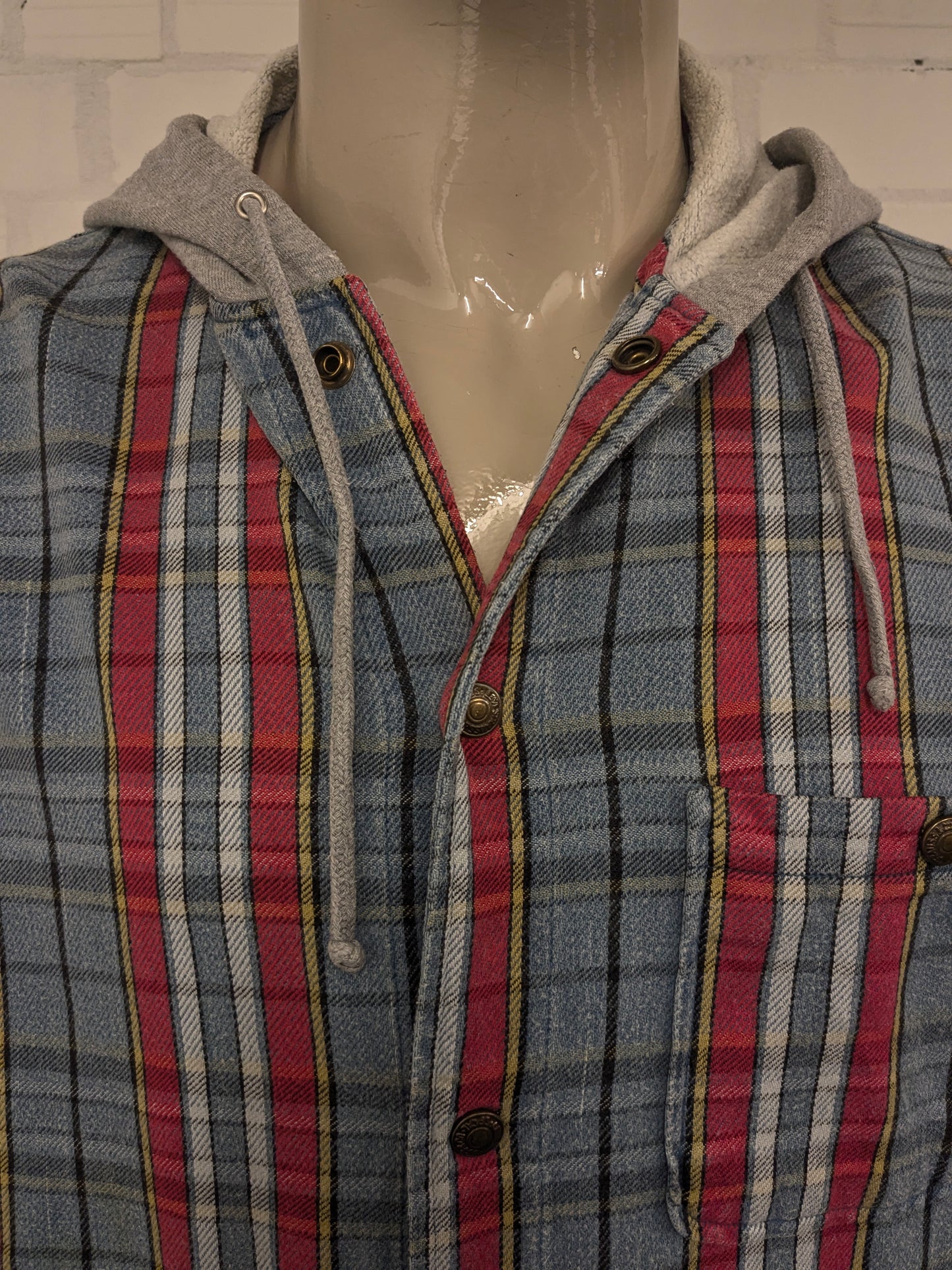 Chemise vintage Levi's Flannel avec boutons-pression et capuche. Bleu Rouge Blanc Jaune à carreaux Taille 2XL / XXL.