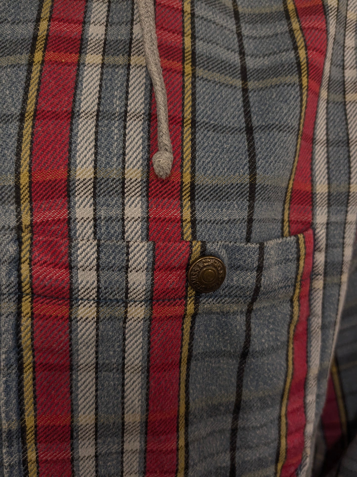 Chemise vintage Levi's Flannel avec boutons-pression et capuche. Bleu Rouge Blanc Jaune à carreaux Taille 2XL / XXL.