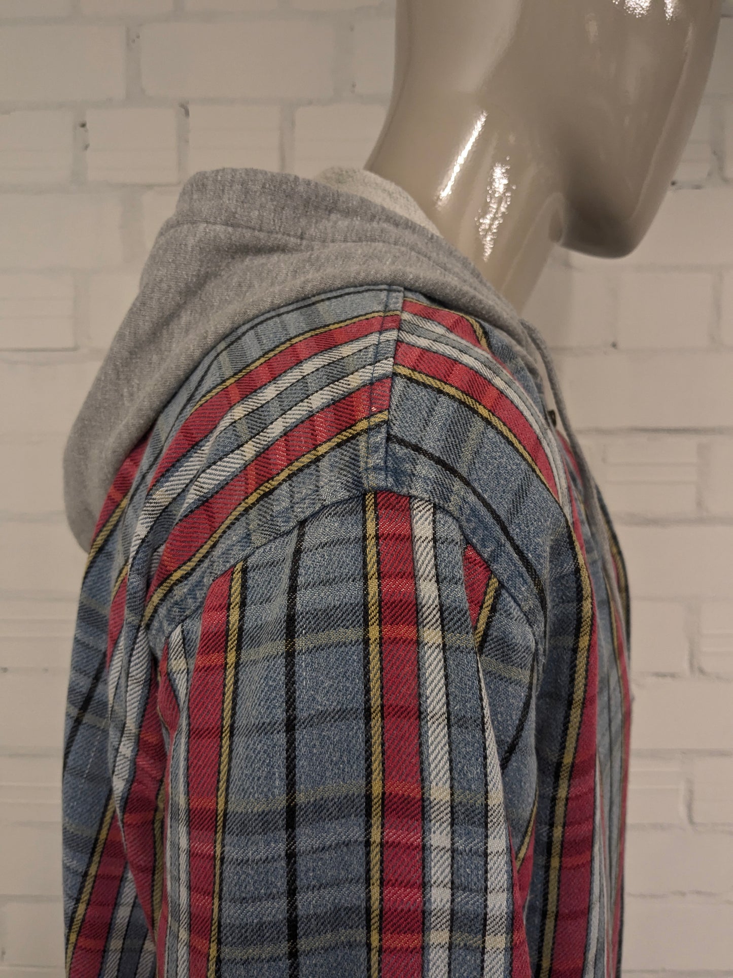Chemise vintage Levi's Flannel avec boutons-pression et capuche. Bleu Rouge Blanc Jaune à carreaux Taille 2XL / XXL.