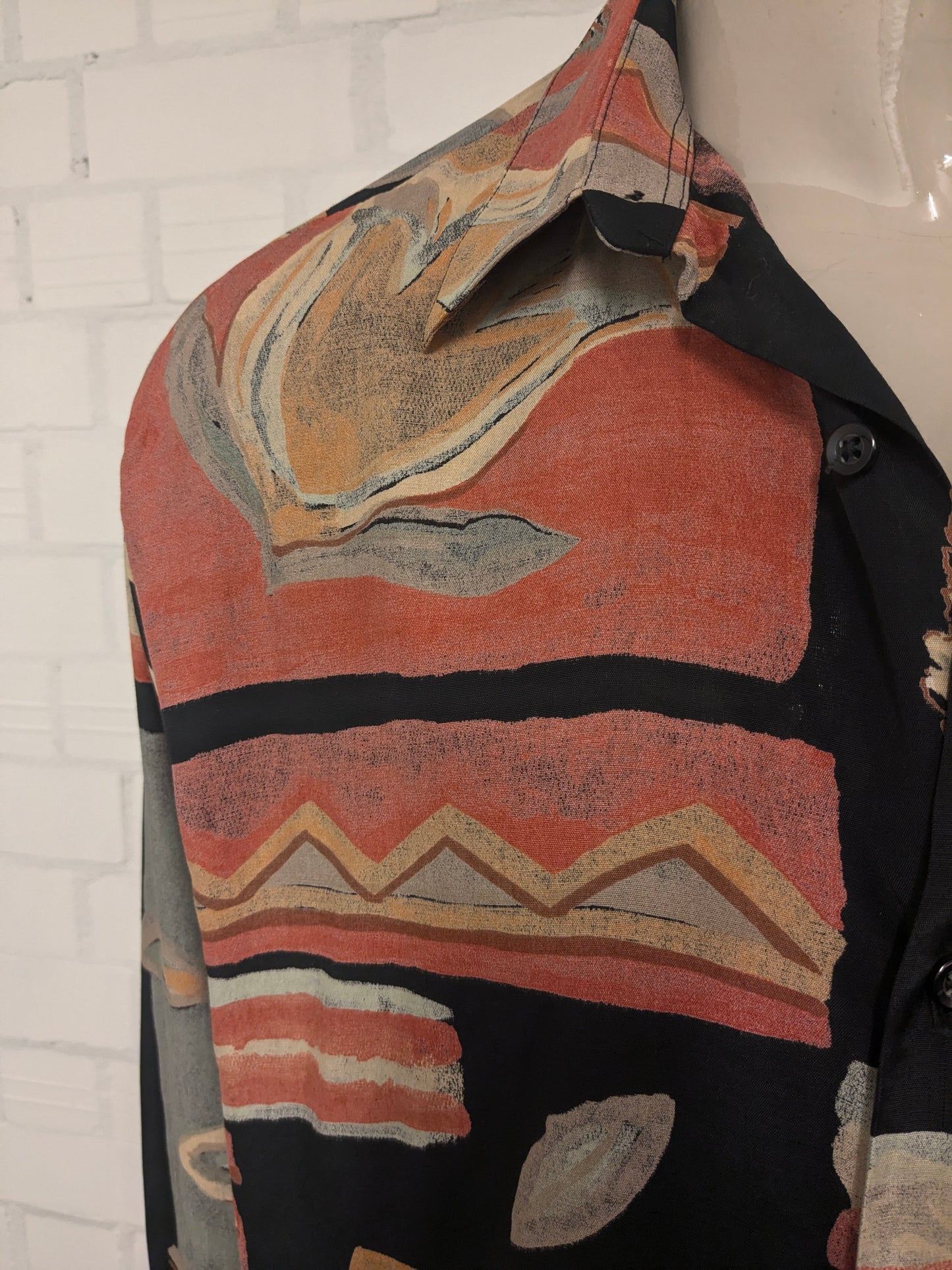 Vintage Black Dolphin 80'x / 90's overhemd. Zwart Oranje Rode print. Maat XL.