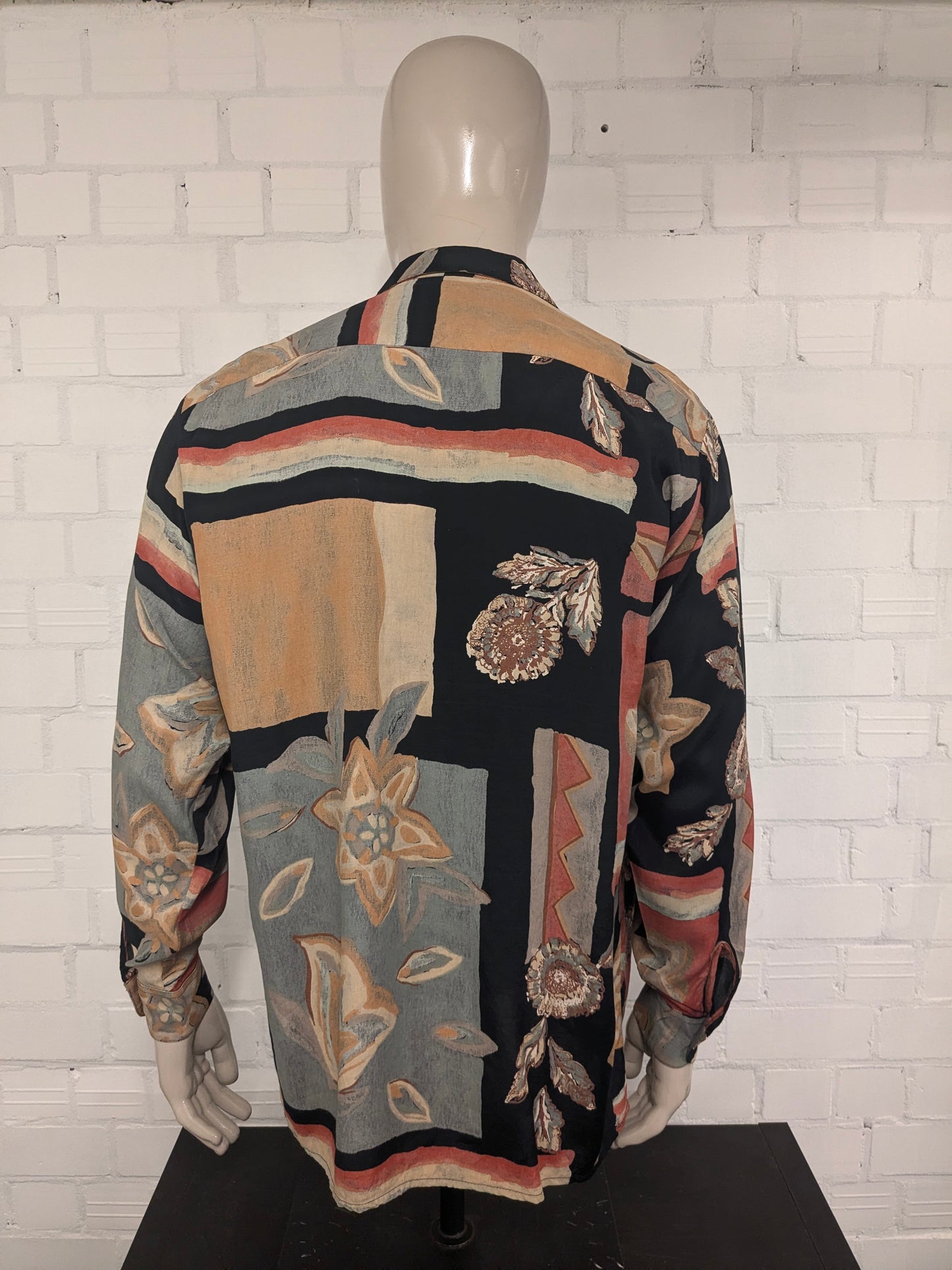 Vintage Black Dolphin 80'x / 90's overhemd. Zwart Oranje Rode print. Maat XL.