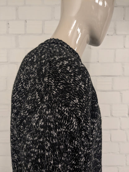 Vintage NHP sweater with V-neck. Black and white mixed. Size L.