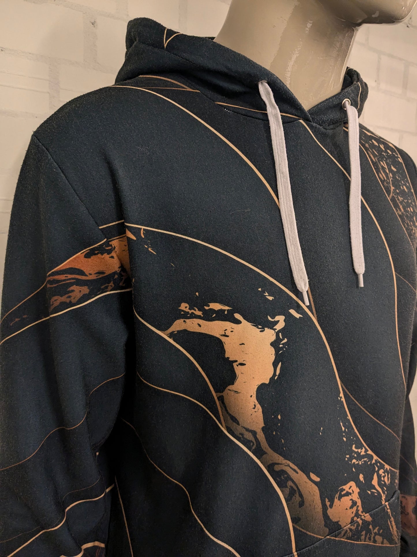 Mr Gugu & Miss Go hoodie. Green Gold colored print. Size XL.