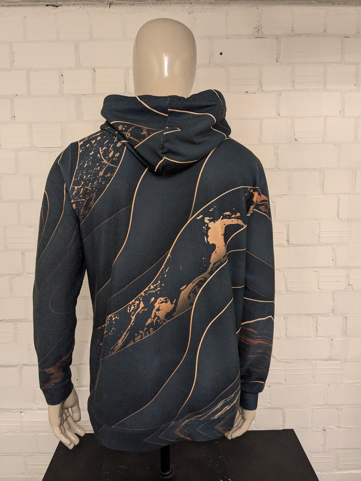 Mr Gugu & Miss Go hoodie. Green Gold colored print. Size XL.