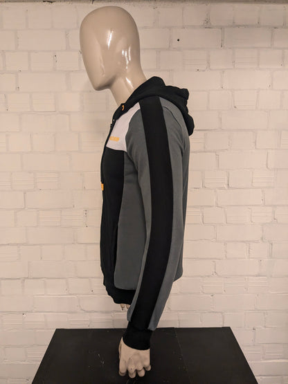 Sketches vest met capuchon. Wit Grijs Zwart gekleurd. Maat S.