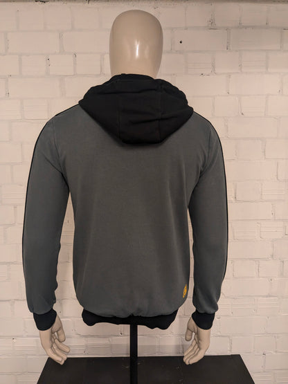 Sketches vest met capuchon. Wit Grijs Zwart gekleurd. Maat S.