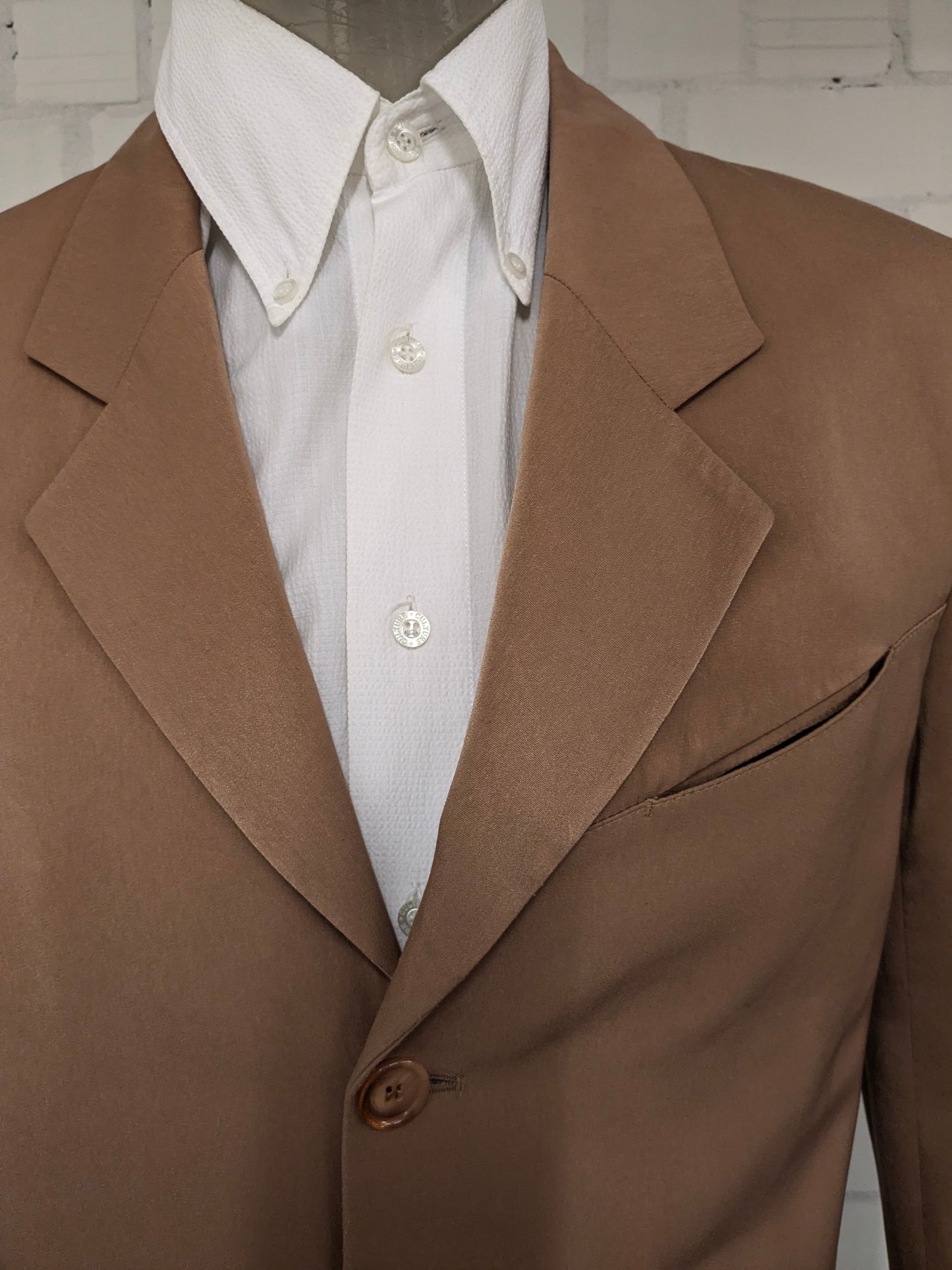 Fantástica chaqueta Vintage Yankees. Color camello claro brillante. Talla 50/M.