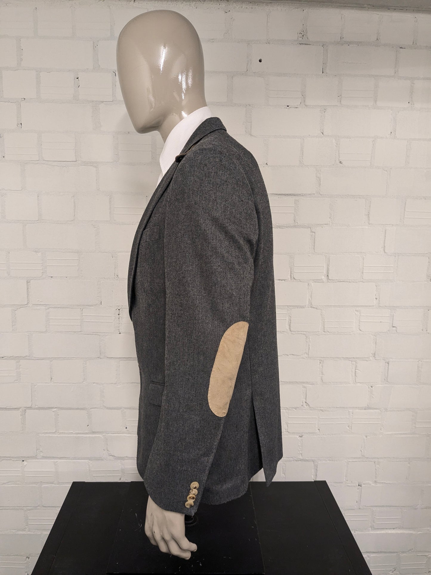 Jaguar Wollen colbert met suède elleboogstukken. Zwart Grijs visgraat motief. Maat 56 / XL.