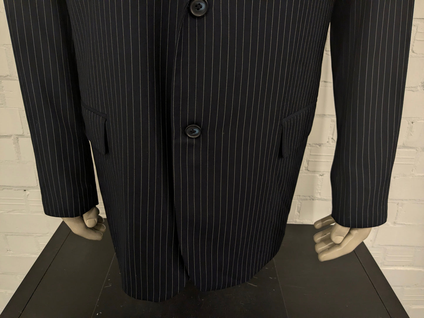 Authentic colbert. Donker Blauw Witte Krijtstreep. Lang model! Maat 60 / XXL / 2XL.