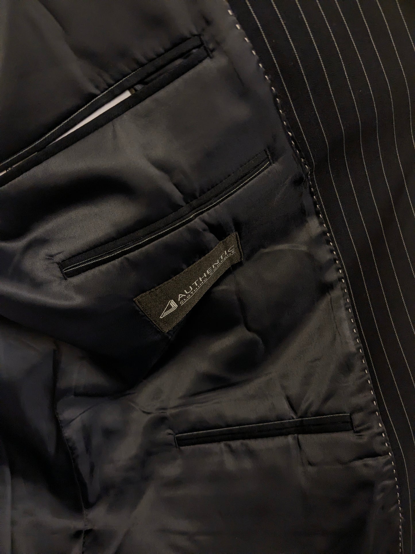 Authentic colbert. Donker Blauw Witte Krijtstreep. Lang model! Maat 60 / XXL / 2XL.