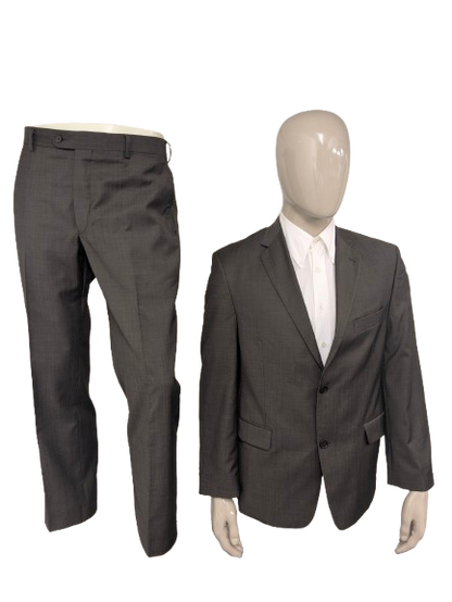 Merkloos Wollen kostuum. Bruin motief. Maat 26 (52 / L).