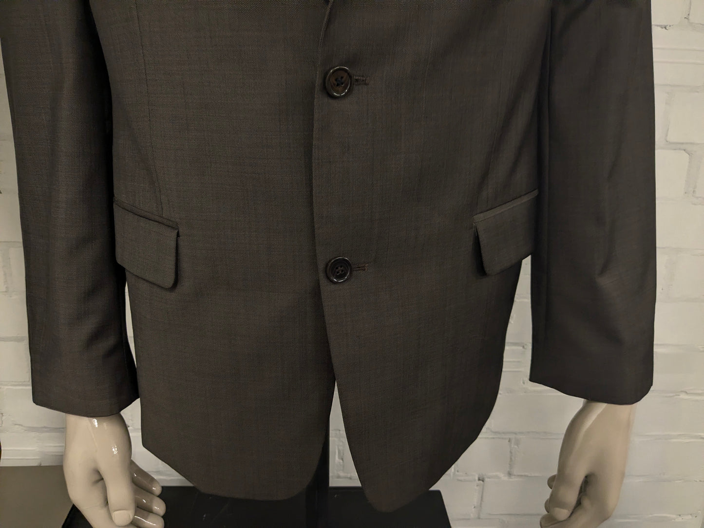 Merkloos Wollen kostuum. Bruin motief. Maat 26 (52 / L).