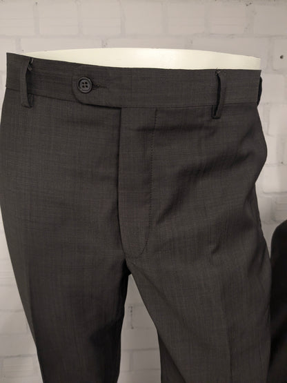 Merkloos Wollen kostuum. Bruin motief. Maat 26 (52 / L).