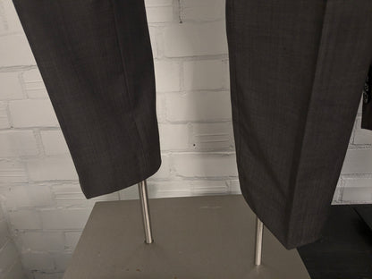 Merkloos Wollen kostuum. Bruin motief. Maat 26 (52 / L).