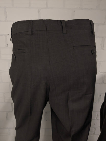 Merkloos Wollen kostuum. Bruin motief. Maat 26 (52 / L).