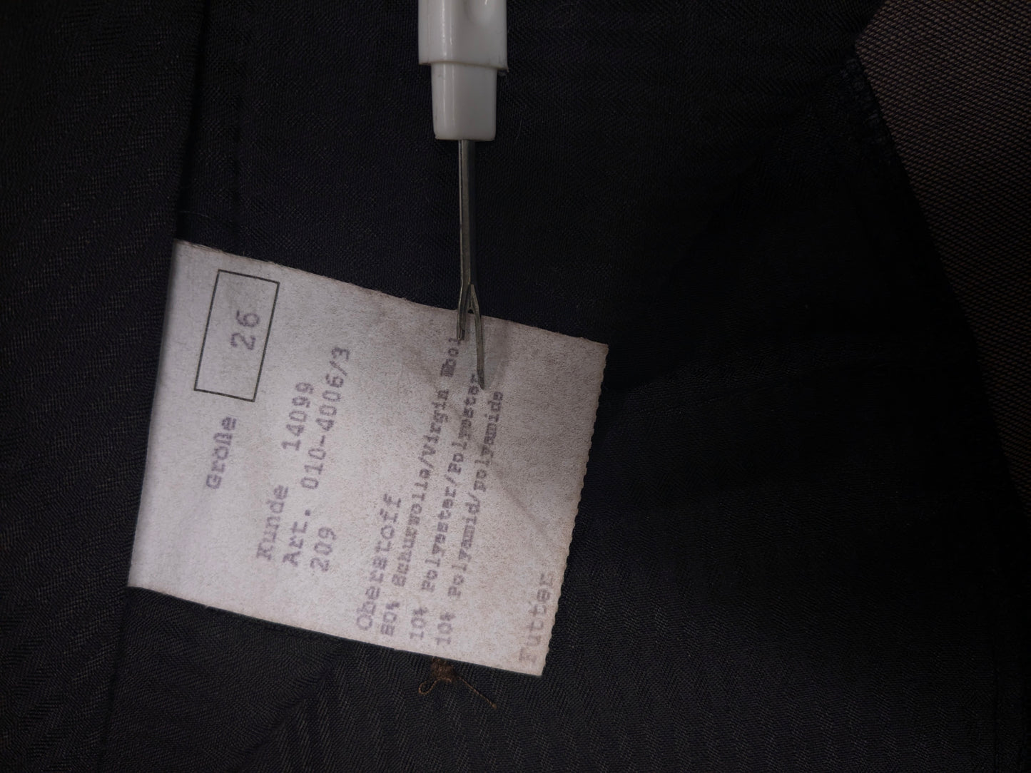 Merkloos Wollen kostuum. Bruin motief. Maat 26 (52 / L).