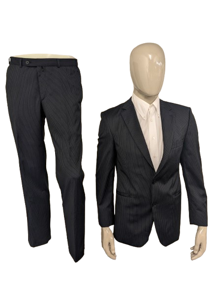 Digel Preference Wollen kostuum. Donker Blauw Witte krijtstreep. Maat 24 (48 / M).