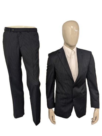 Digel Preference Wollen kostuum. Donker Blauw Witte krijtstreep. Maat 24 (48 / M).