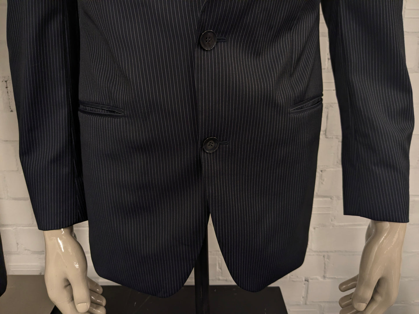 Digel Preference Wollen kostuum. Donker Blauw Witte krijtstreep. Maat 24 (48 / M).