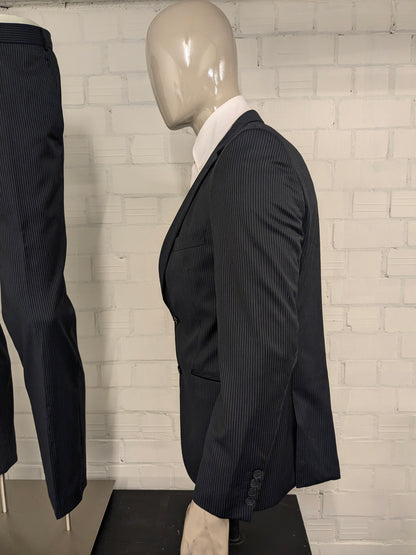 Digel Preference Wollen kostuum. Donker Blauw Witte krijtstreep. Maat 24 (48 / M).