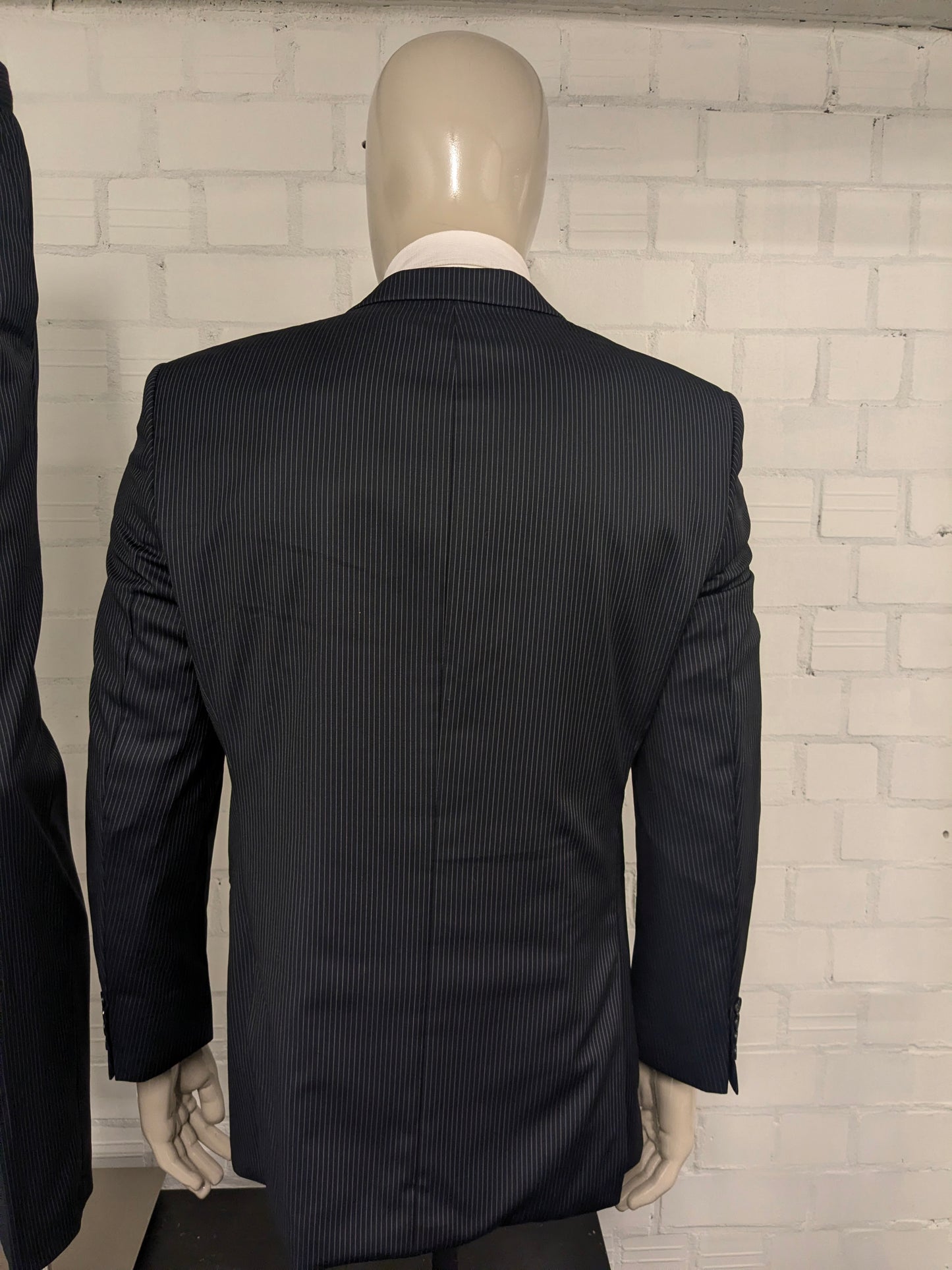 Digel Preference Wollen kostuum. Donker Blauw Witte krijtstreep. Maat 24 (48 / M).