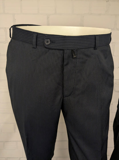 Digel Preference Wollen kostuum. Donker Blauw Witte krijtstreep. Maat 24 (48 / M).