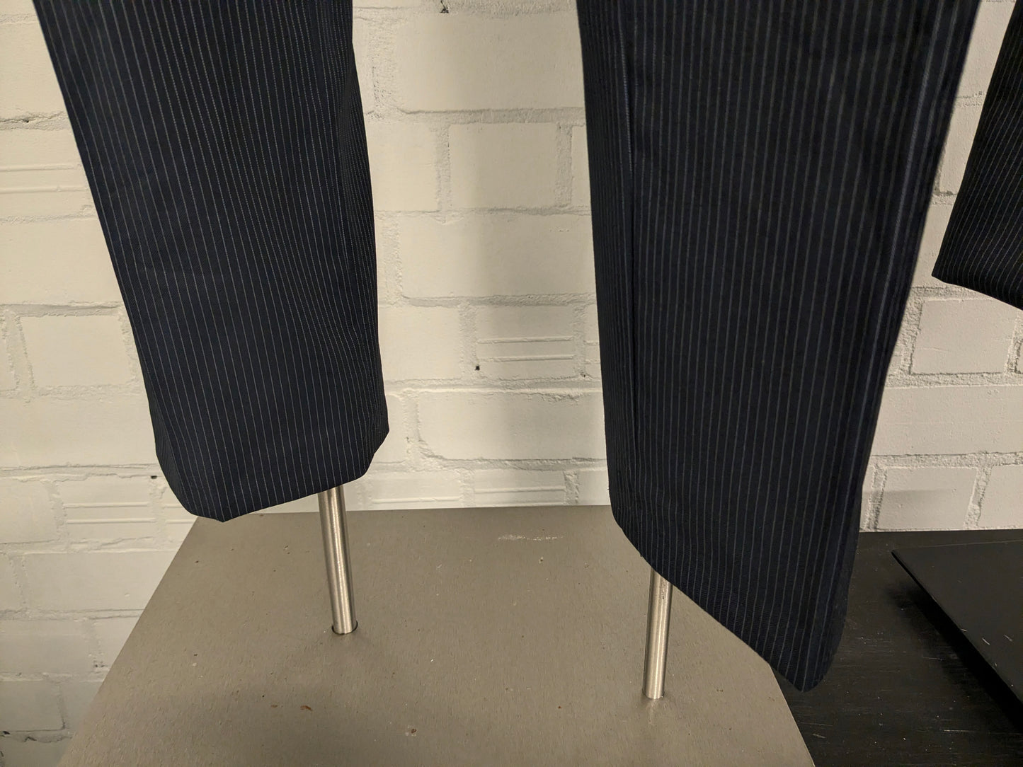 Digel Preference Wollen kostuum. Donker Blauw Witte krijtstreep. Maat 24 (48 / M).