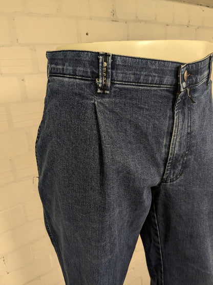 M.E.N.S. jeans broek. Blauw gekleurd. Maat 27 (54 / L).