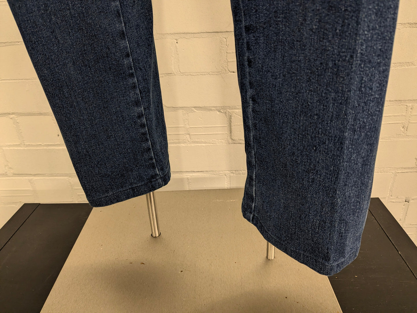 M.E.N.S. jeans broek. Blauw gekleurd. Maat 27 (54 / L).