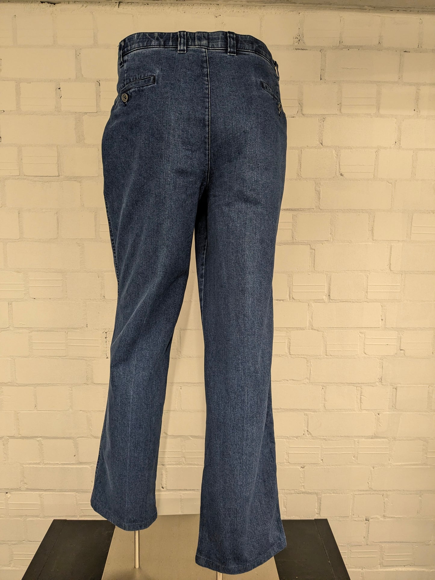 M.E.N.S. jeans broek. Blauw gekleurd. Maat 27 (54 / L).