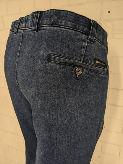 M.E.N.S. jeans broek. Blauw gekleurd. Maat 27 (54 / L).