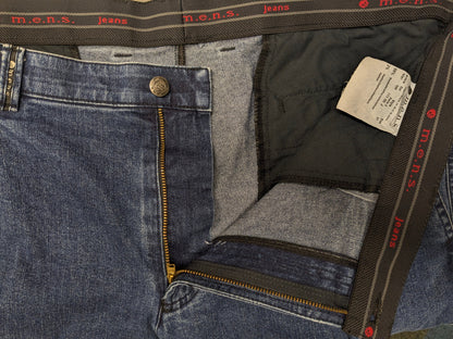 M.E.N.S. jeans broek. Blauw gekleurd. Maat 27 (54 / L).