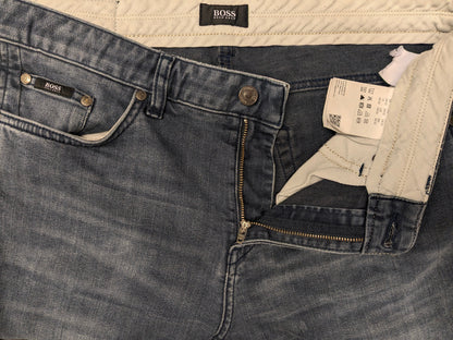 Boss Hugo Boss jeans. Donker Blauw gekleurd. Maat W34 - L32. type Delaware Slim Fit. stretch.