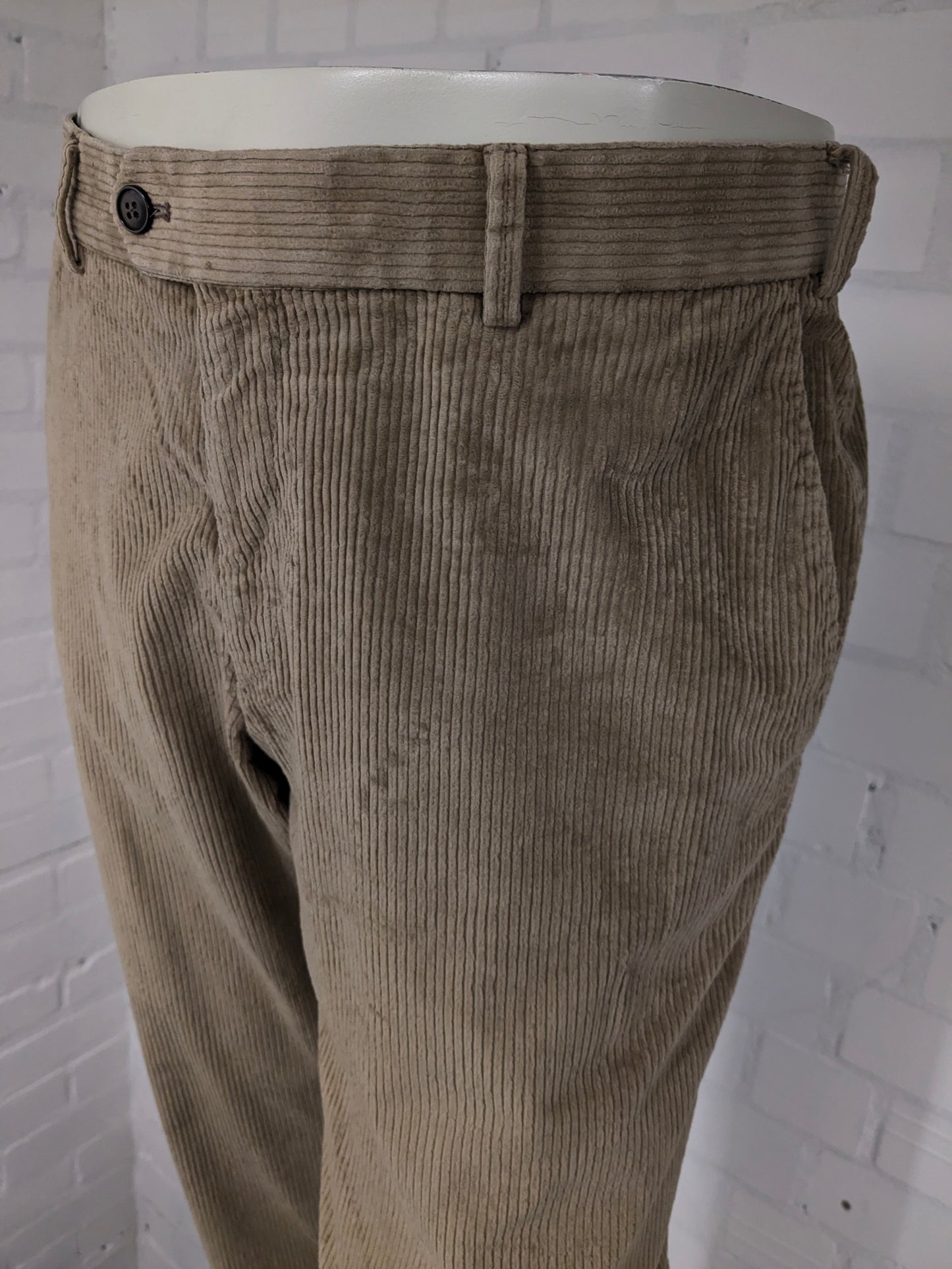 Hiltl ZE200 Ribbroek. Licht Bruin gekleurd. Dikke rib. Maat 50 / M.