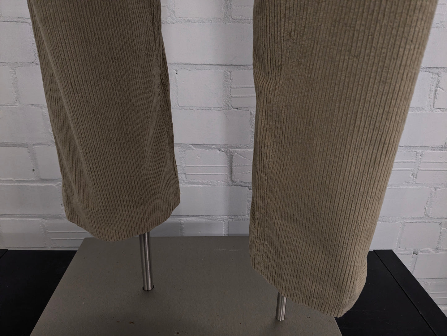 Hiltl ZE200 Ribbroek. Licht Bruin gekleurd. Dikke rib. Maat 50 / M.