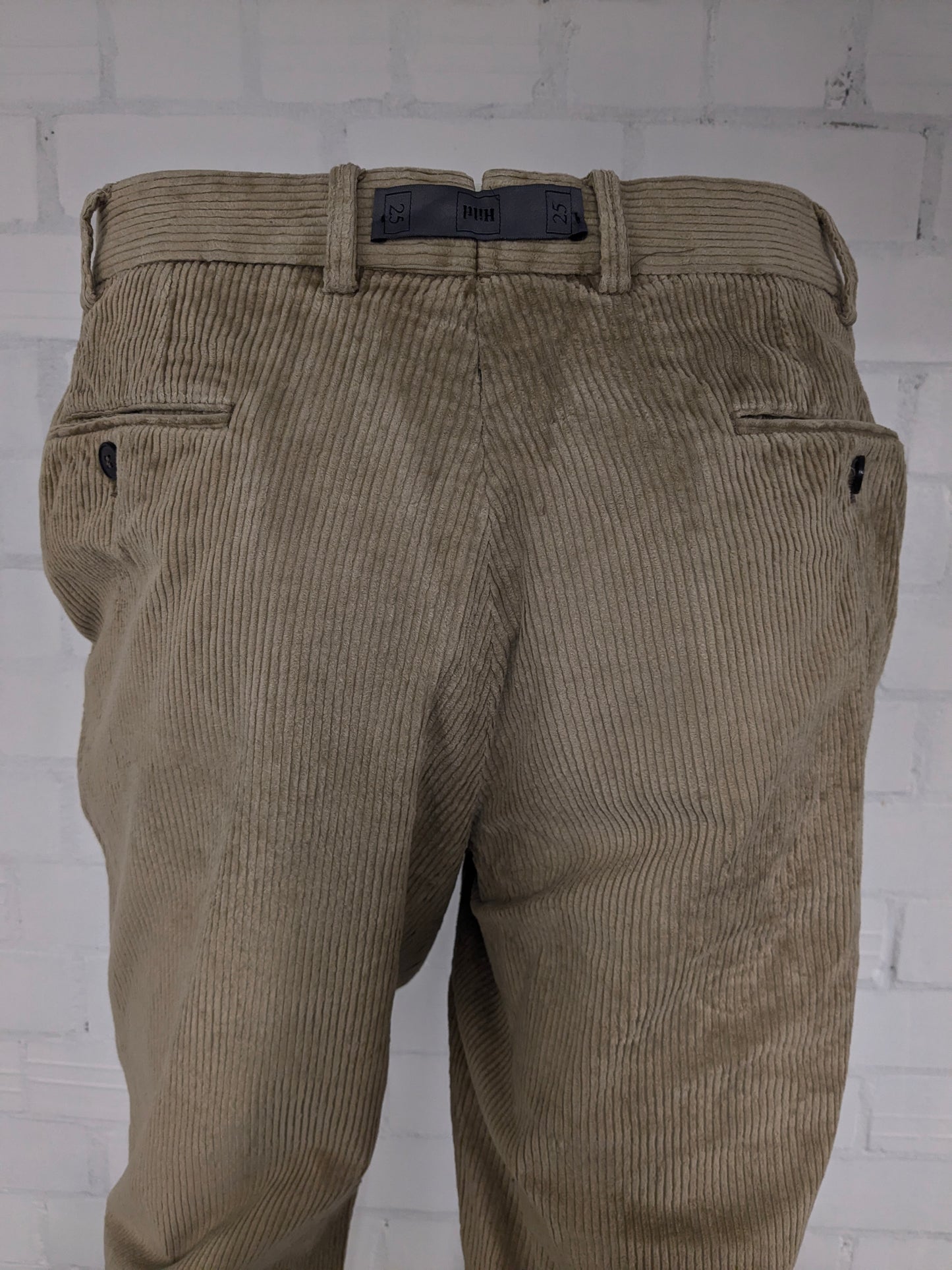 Hiltl ZE200 Ribbroek. Licht Bruin gekleurd. Dikke rib. Maat 50 / M.