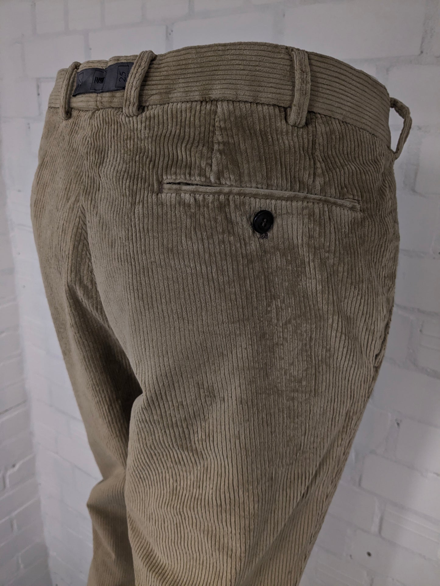 Hiltl ZE200 Ribbroek. Licht Bruin gekleurd. Dikke rib. Maat 50 / M.