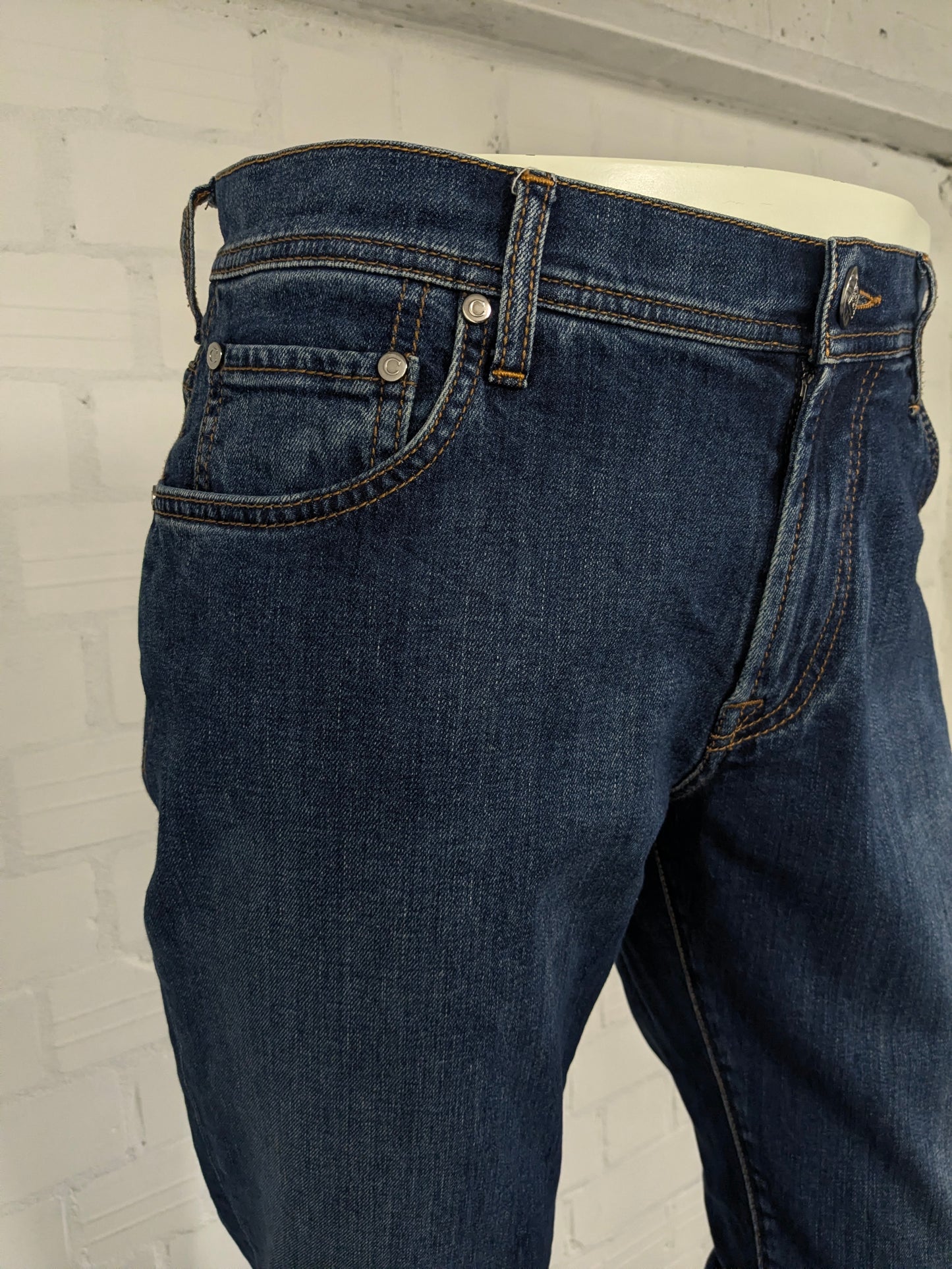 Corneliani ID jeans. Donker Blauw gekleurd. Maat W34 - L36. stretch.