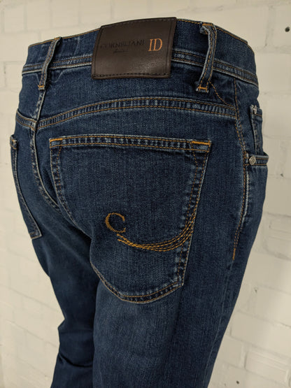 Corneliani ID jeans. Donker Blauw gekleurd. Maat W34 - L36. stretch.
