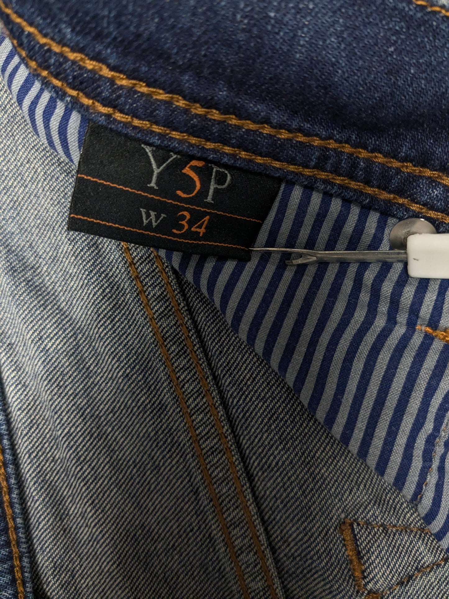 Corneliani ID jeans. Donker Blauw gekleurd. Maat W34 - L36. stretch.